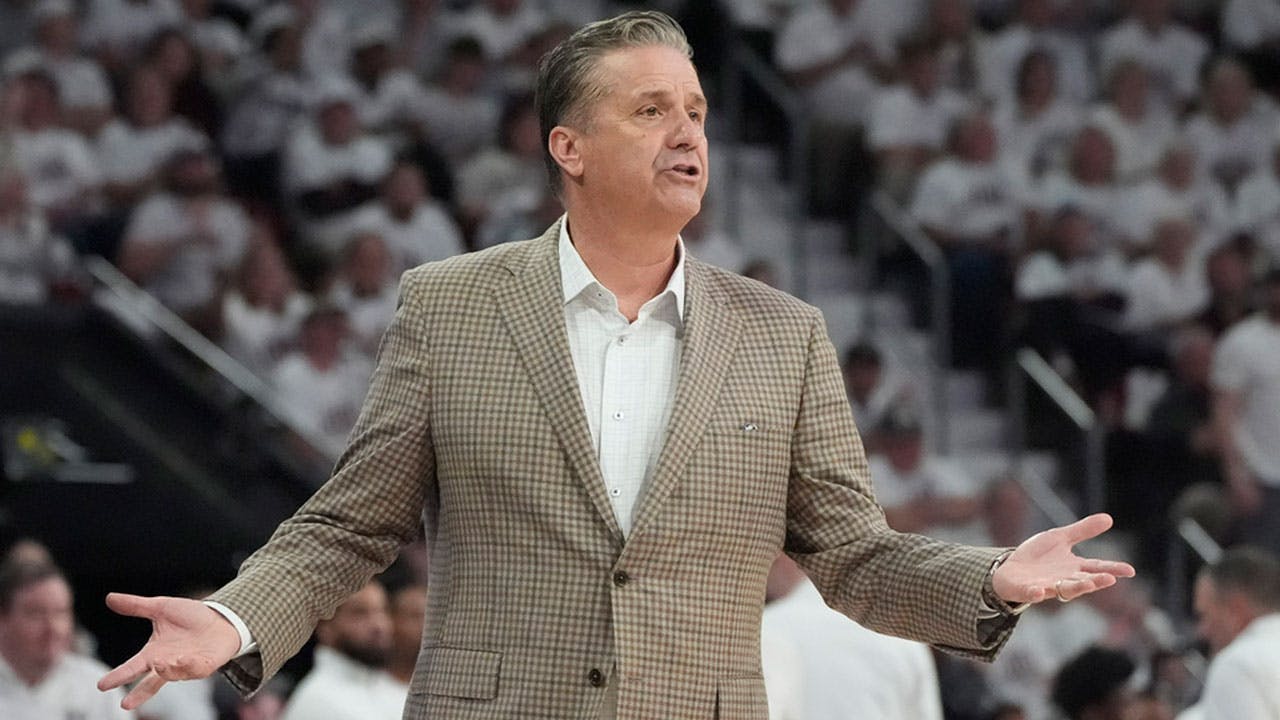 Report: Arkansas To Hire Kentucky's John Calipari As Head Basketball Coach