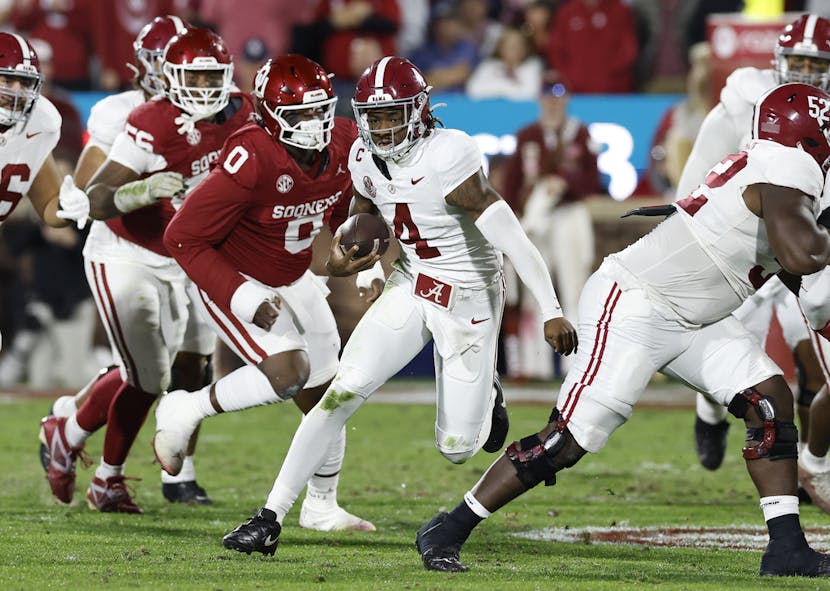  Oklahoma defensive lineman David Stone (0) 