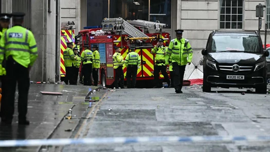 Car hits people at Liverpool FC trophy parade