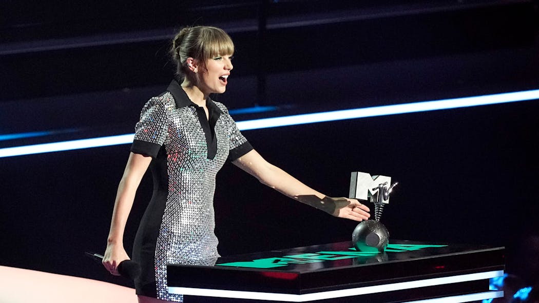Taylor Swift Wins Big In Germany At The MTV EMAs