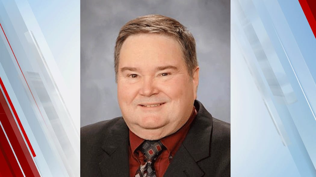 Former Moore Mayor Glenn Lewis has died.