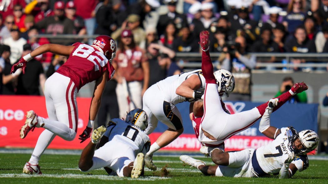 Navy gets 95-yard TD run from Horvath and stops 2-point try to